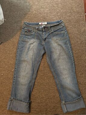 Women's Mid-Blue Cropped Capri Jeans with Cuffed Hem